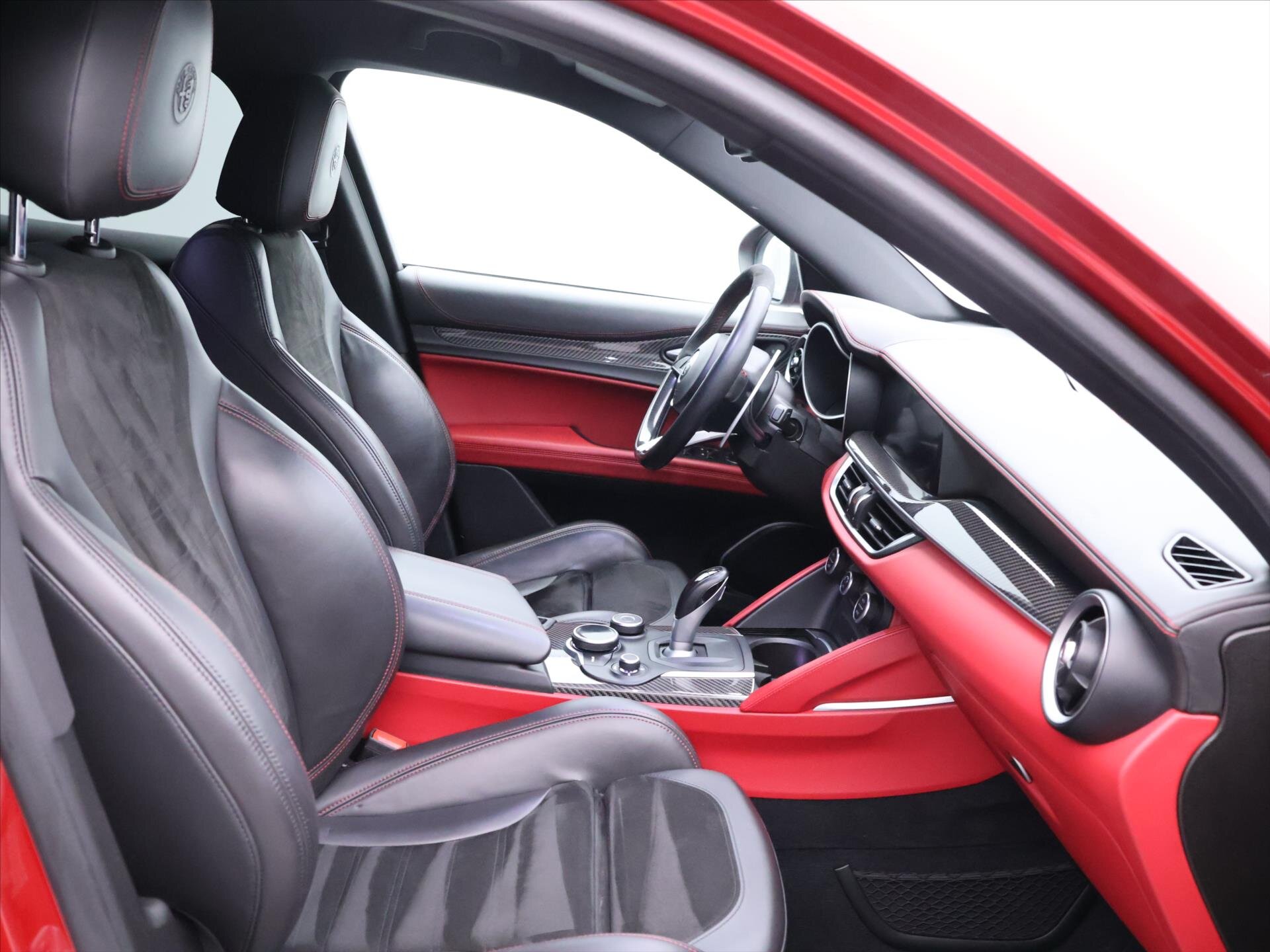 Alfa Romeo Stelvio SUV / Terénní 2,9 l 375 kw