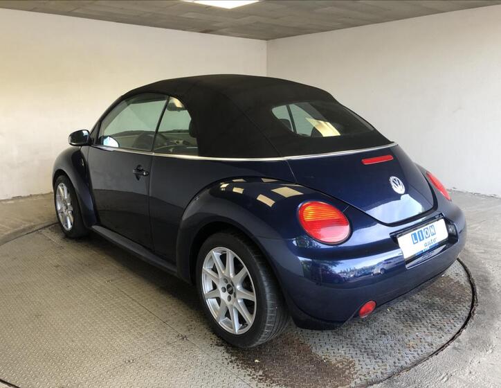 Volkswagen New Beetle 5