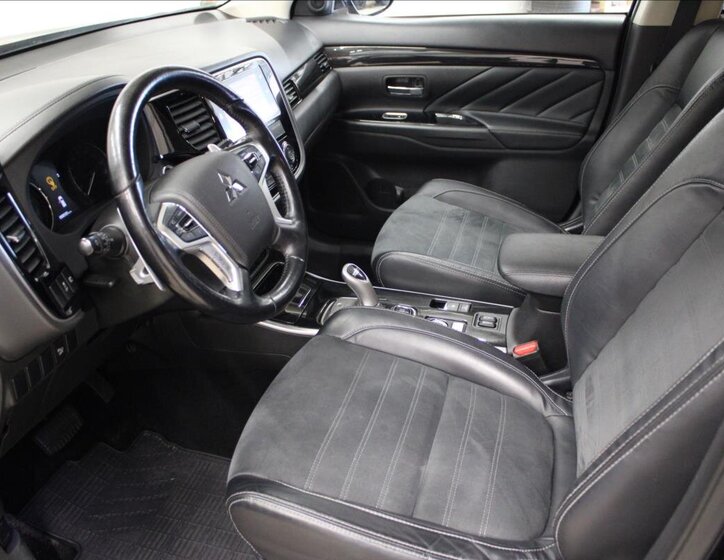 Mitsubishi Outlander SUV / Terénní 2,0 l 89 kw