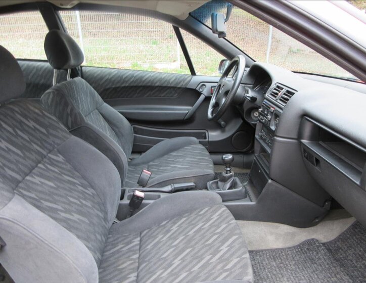 Opel Calibra Kupé 2,0 l 85 kw