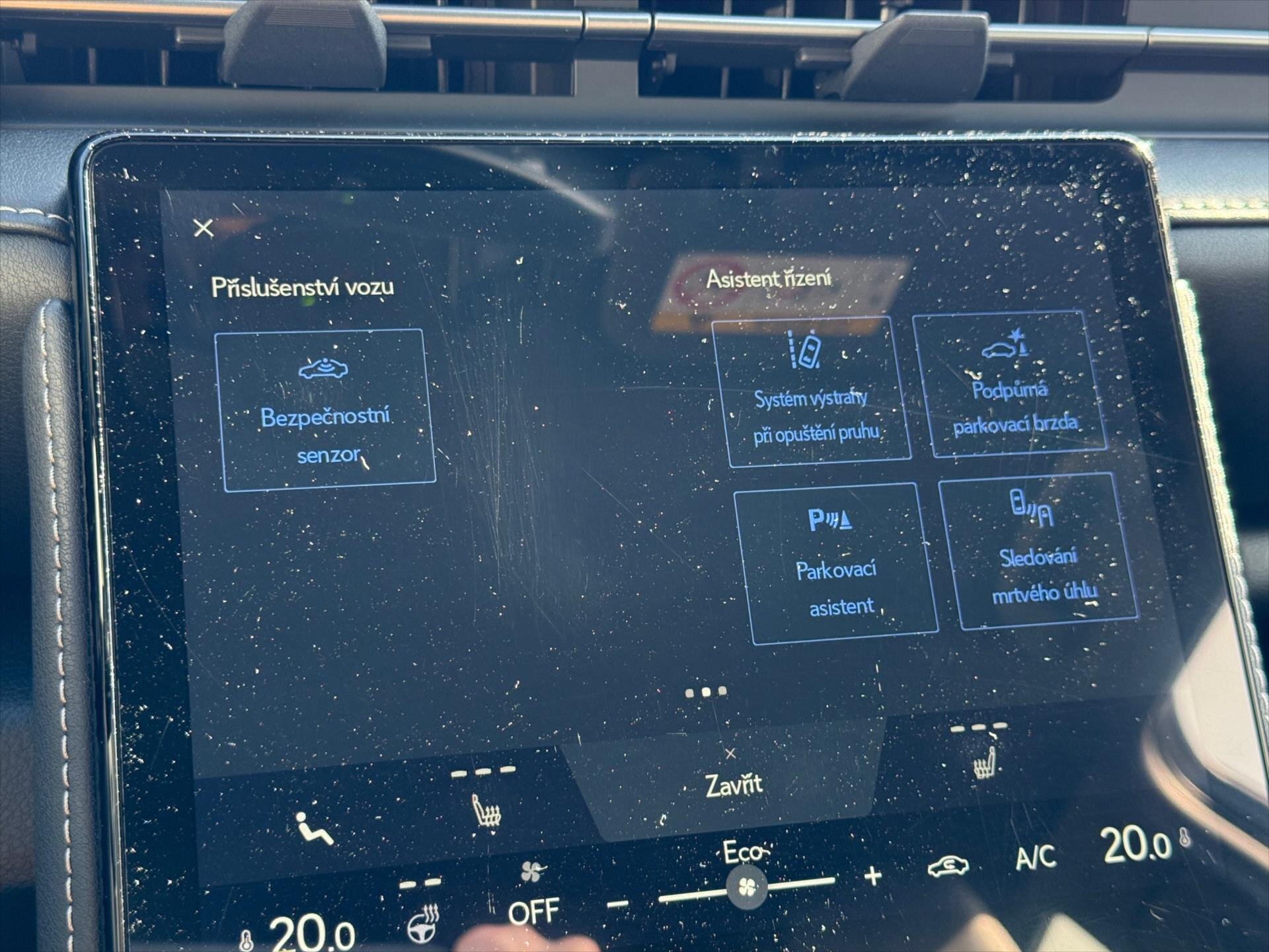 Lexus LBX SUV 1,5 l 67 kw