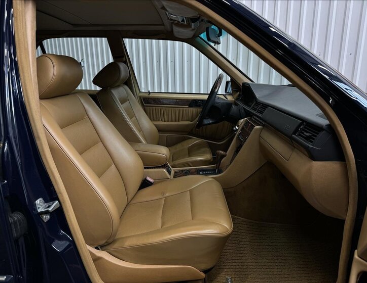 Mercedes-Benz 124 29