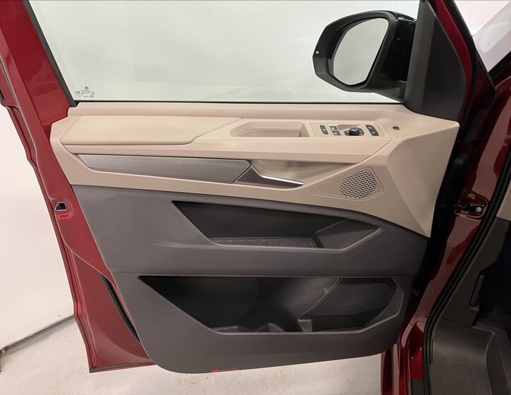 Volkswagen Multivan 27