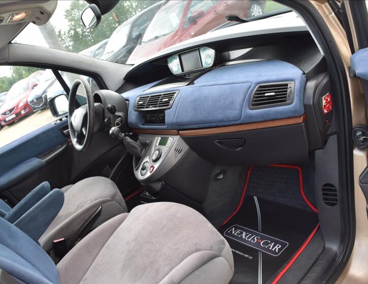 Lancia Phedra MPV 2,2 l 94 kw