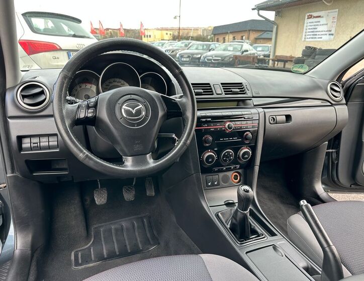 Mazda 3 8