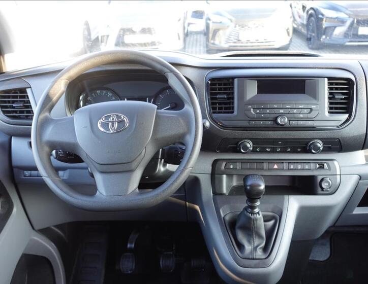 Toyota ProAce Verso 8