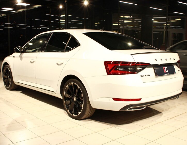 Škoda Superb Liftback 1,4 l 160 kw