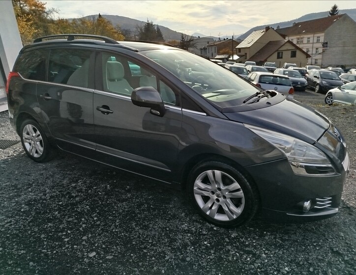 Peugeot 5008 8