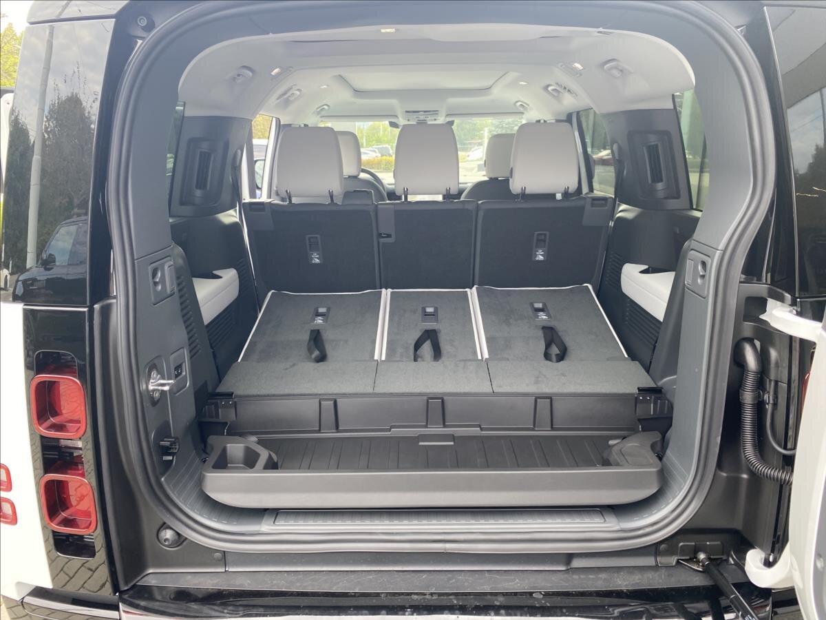 Land Rover Defender SUV 3,0 l 221 kw
