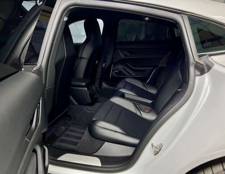 Porsche Taycan Sedan / Limuzína 0,0 320 kw