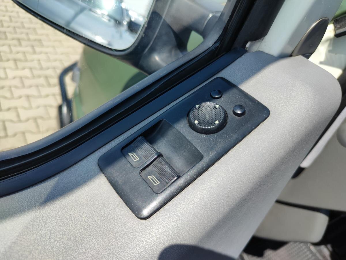 Volkswagen Transporter Kombi 2,5 l 75 kw