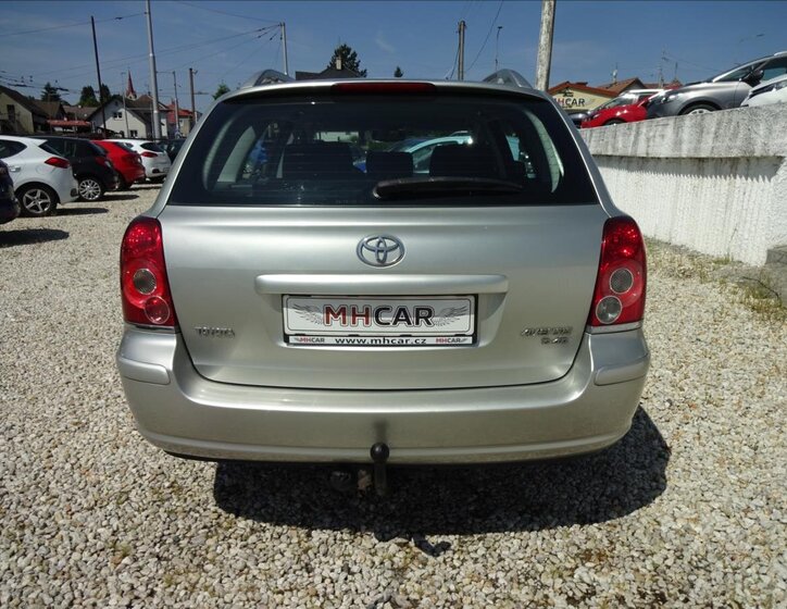 Toyota Avensis Kombi 2,0 l 93 kw