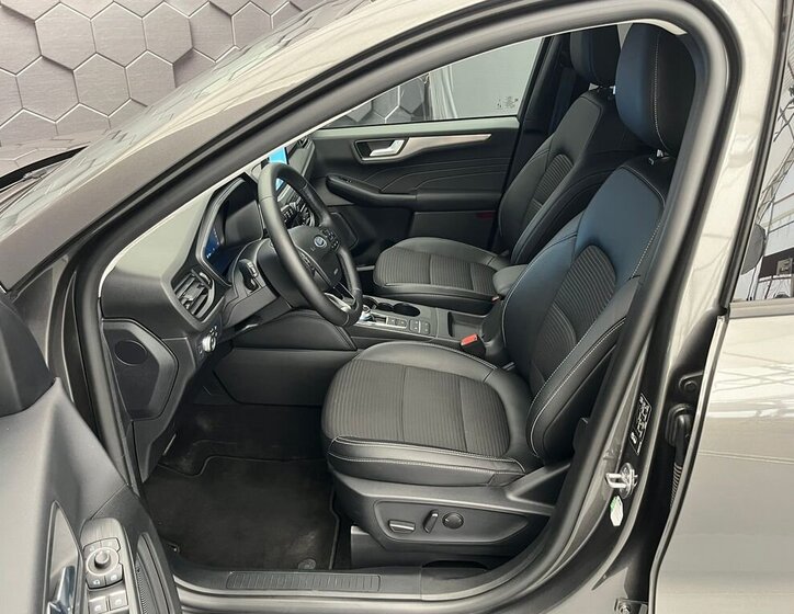 Ford Kuga SUV / Terénní 2,5 l 140 kw