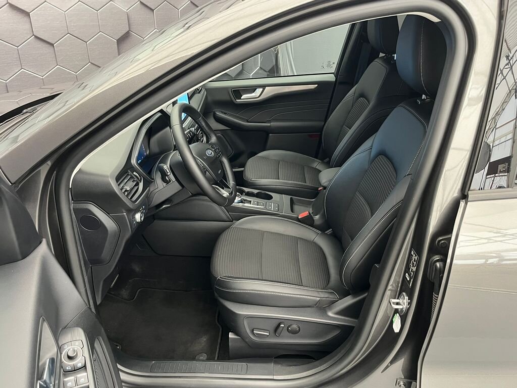 Ford Kuga SUV / Terénní 2,5 l 140 kw