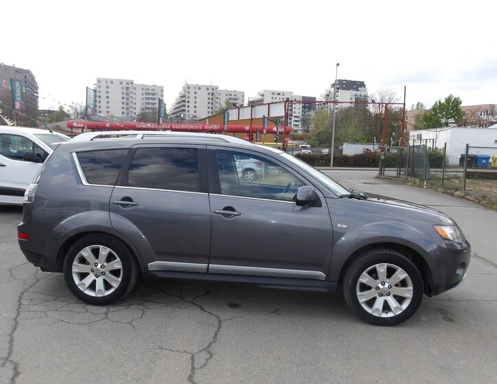Mitsubishi Outlander SUV / Terénní 2,4 l 125 kw