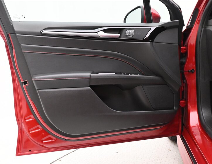 Ford Mondeo Sedan 2,0 l 140 kw