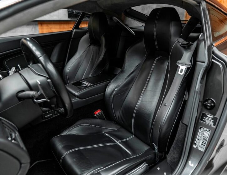 Aston Martin V8 Vantage Kupé 4,7 l 313 kw