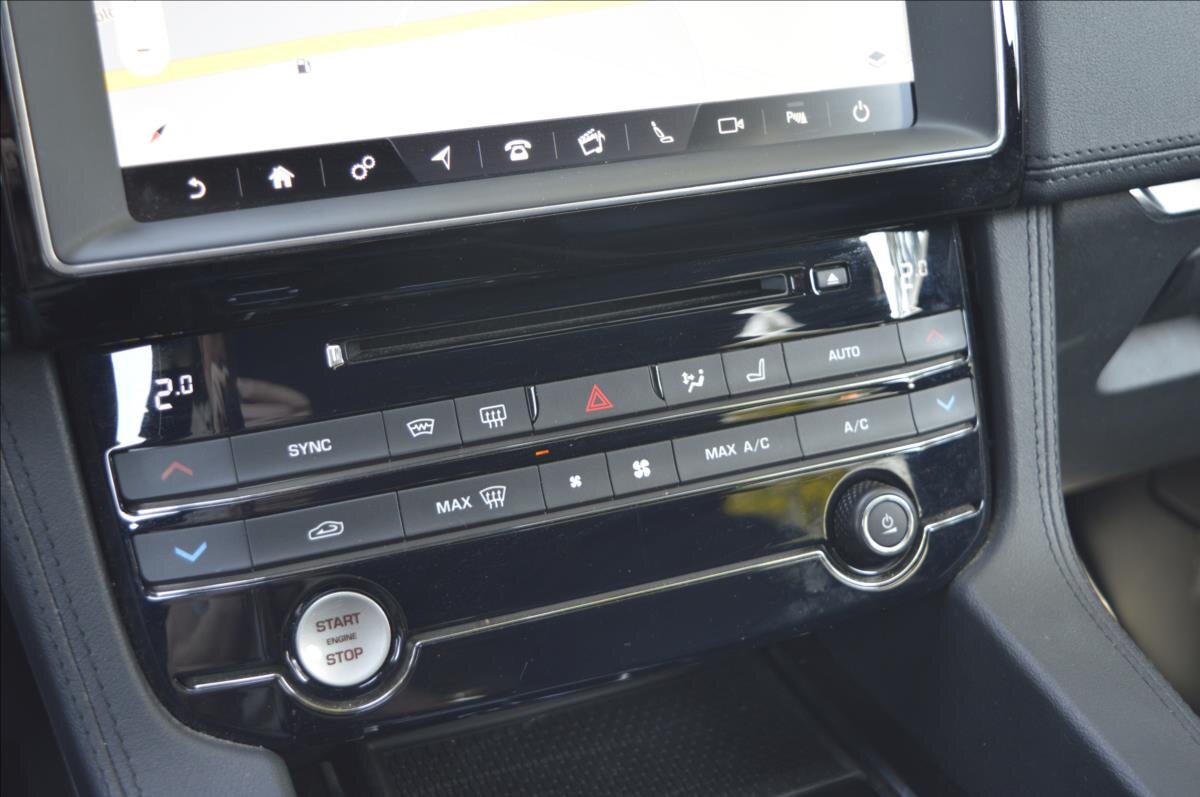 Jaguar F-Pace SUV 2,0 l 132 kw