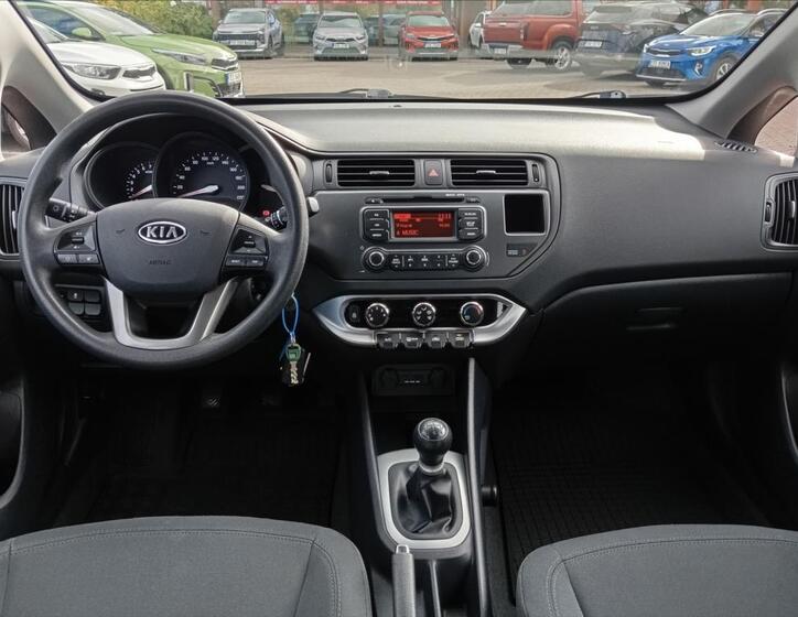 KIA Rio 16