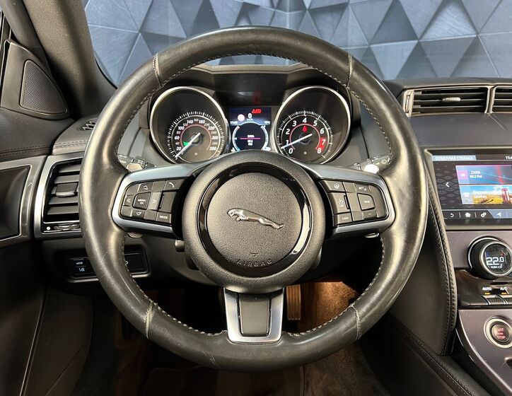 Jaguar F-Type 12