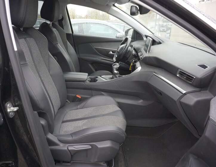 Peugeot 5008 SUV 1,2 l 96 kw