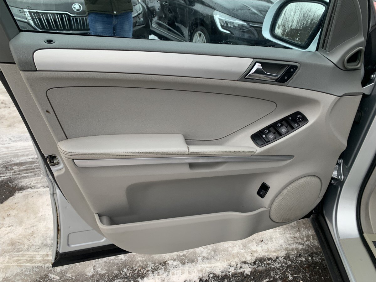 Mercedes-Benz Třídy M SUV / Terénní 4,0 l 225 kw