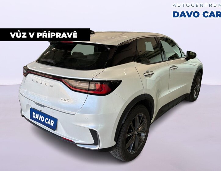 Lexus LBX SUV / Terénní 1,5 l 100 kw