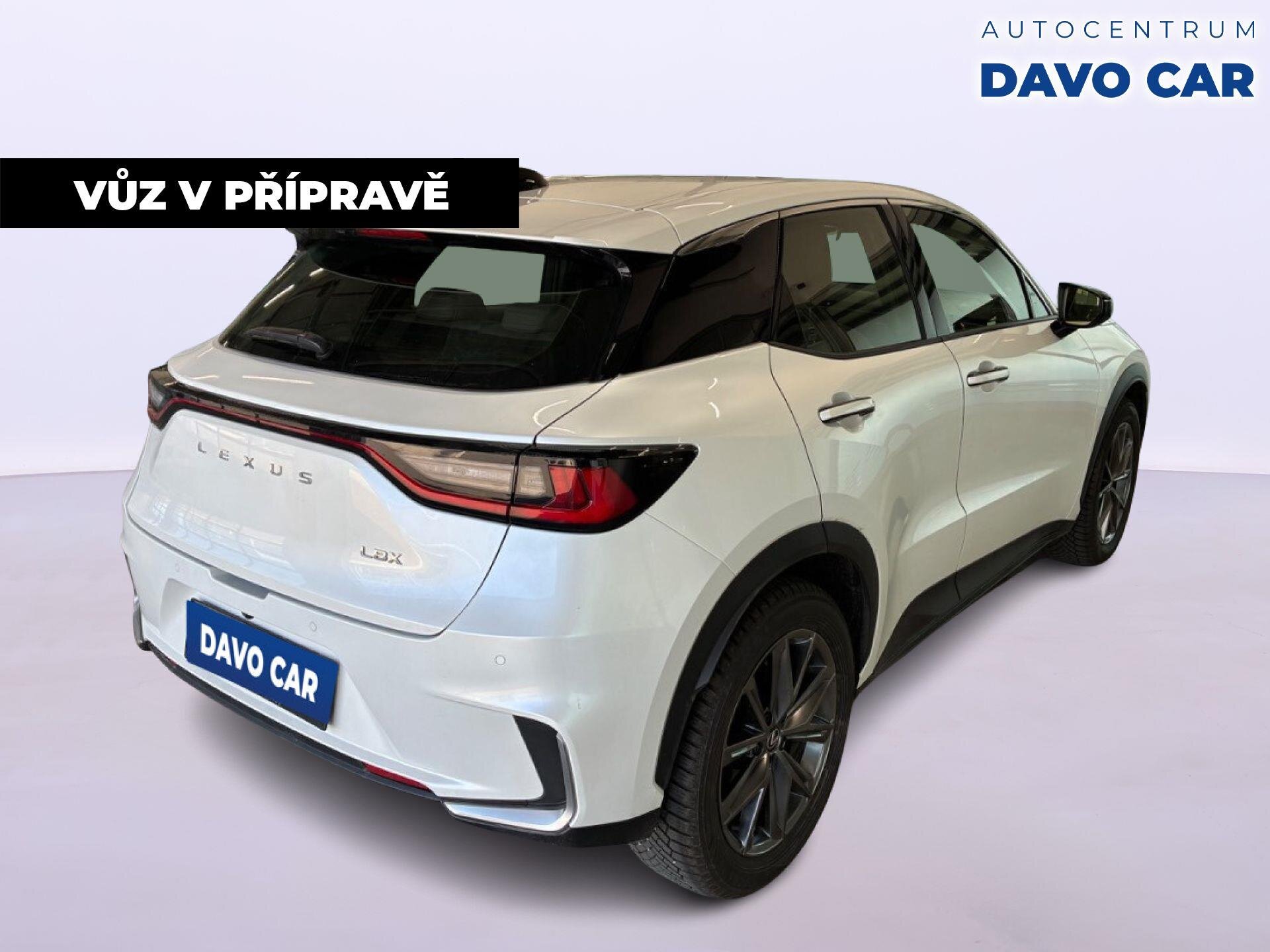 Lexus LBX SUV / Terénní 1,5 l 100 kw