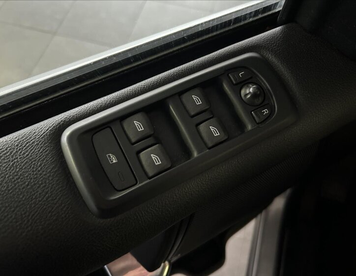 Land Rover Discovery 11