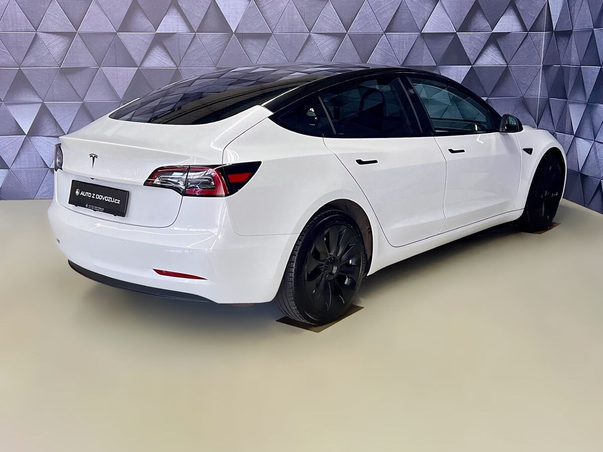 Tesla Model 3 Sedan / Limuzína 0,0 239 kw