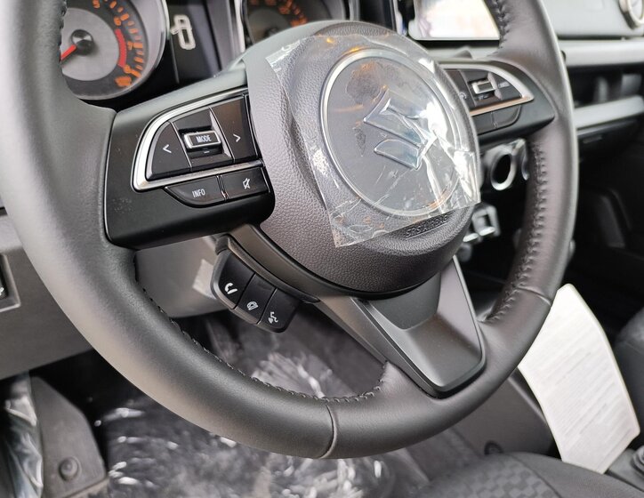 Suzuki Jimny SUV 1,5 l 75 kw