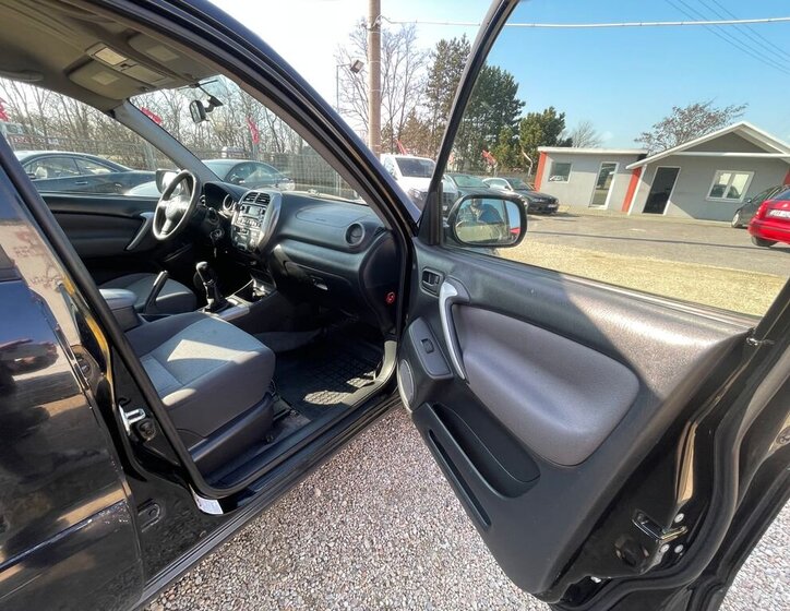 Toyota RAV4 SUV / Terénní 2,0 l 85 kw