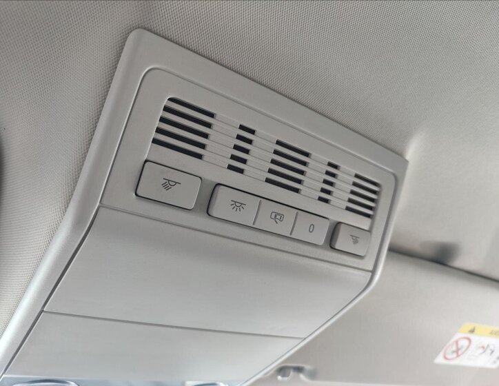 Volkswagen Caravelle 38