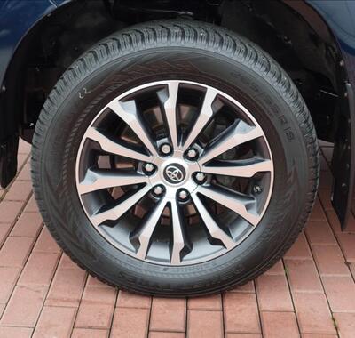 Toyota Land Cruiser 7