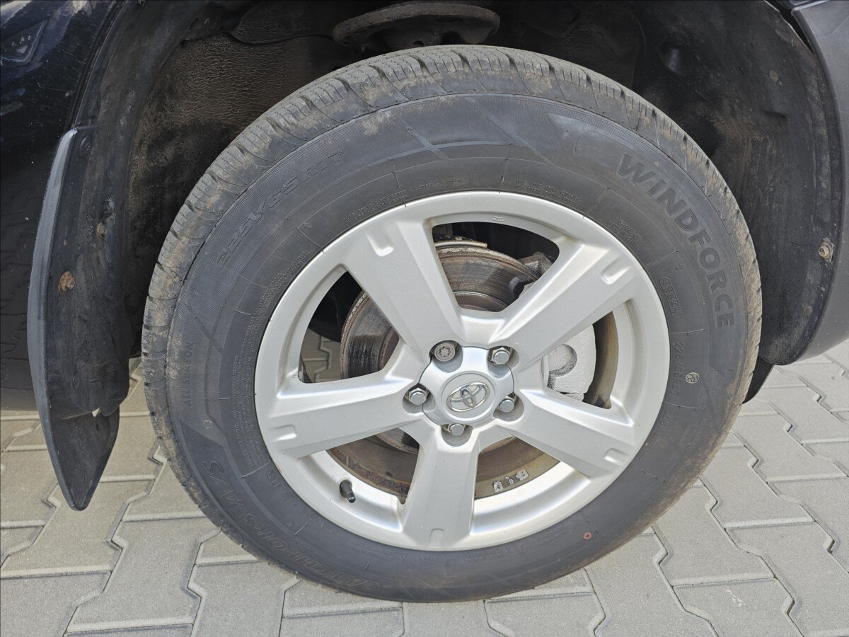 Toyota RAV4 Kombi 2,2 l 100 kw