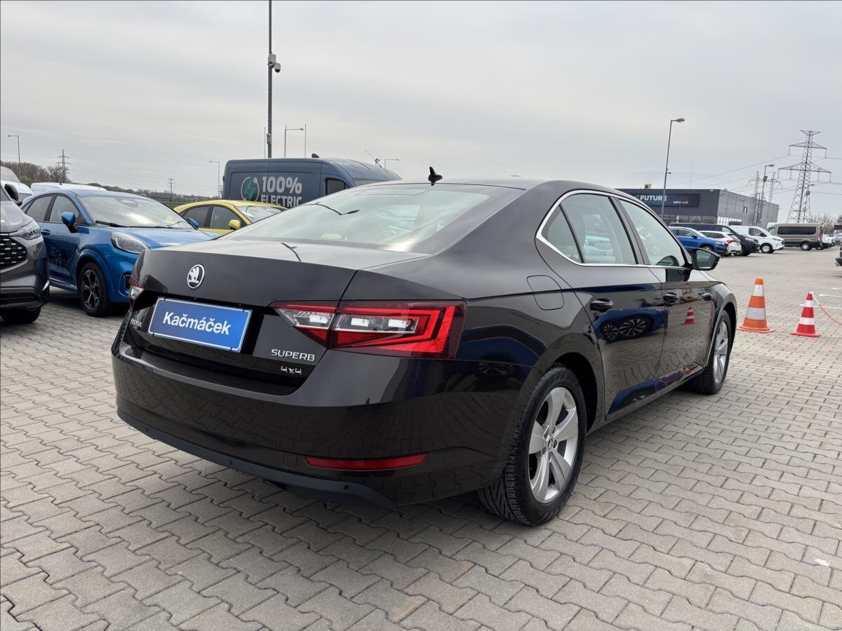 Škoda Superb Sedan / Limuzína 2,0 l 140 kw