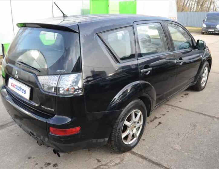 Mitsubishi Outlander 4