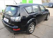 Mitsubishi Outlander 4