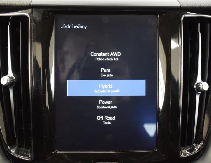 Volvo XC60 SUV / Terénní 2,0 l 223 kw