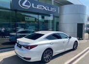 Lexus ES 300h Sedan / Limuzína 2,5 l 160 kw