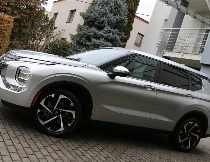 Mitsubishi Outlander SUV 2,4 l 162 kw