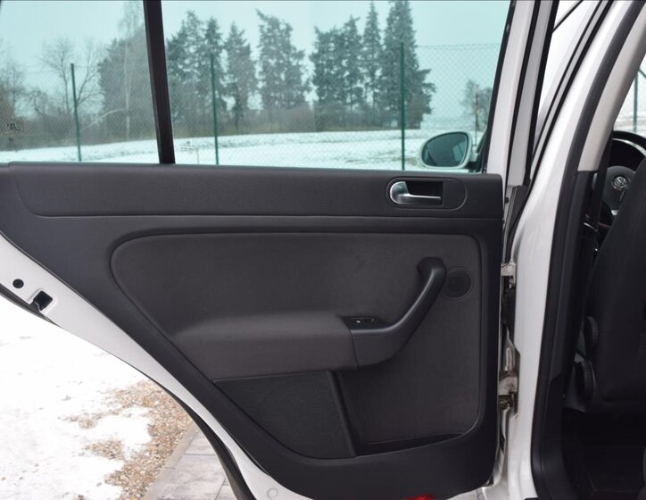 Volkswagen Golf Kombi 1,6 l 77 kw