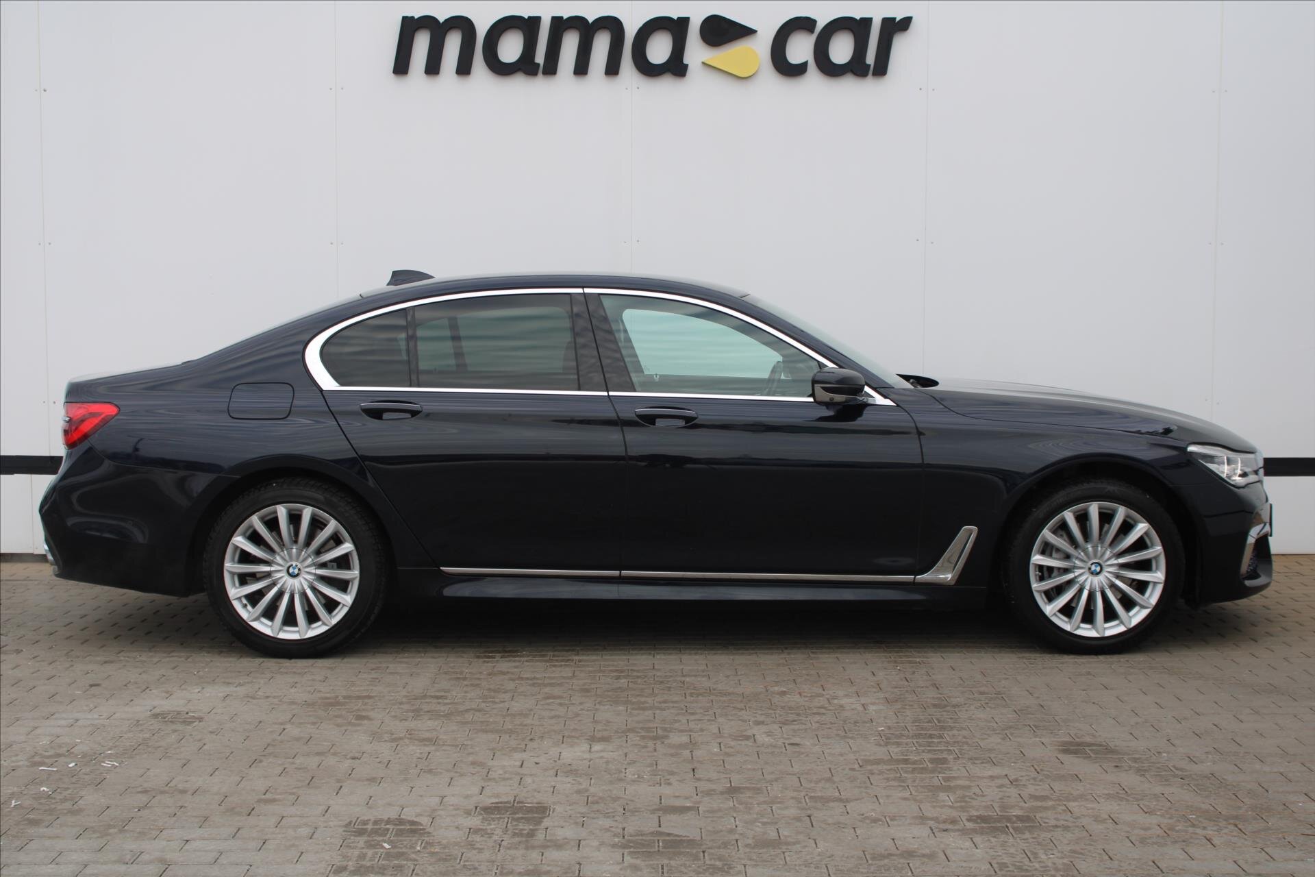 BMW Řada 7 Sedan / Limuzína 3,0 l 195 kw