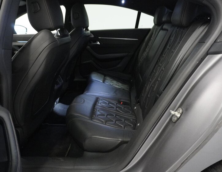 Peugeot 508 Liftback 1,6 l 165 kw