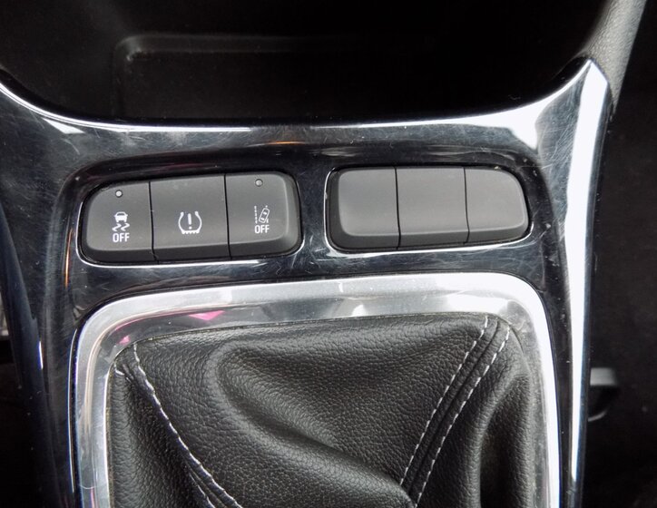 Opel Crossland X SUV 1,2 l 60 kw