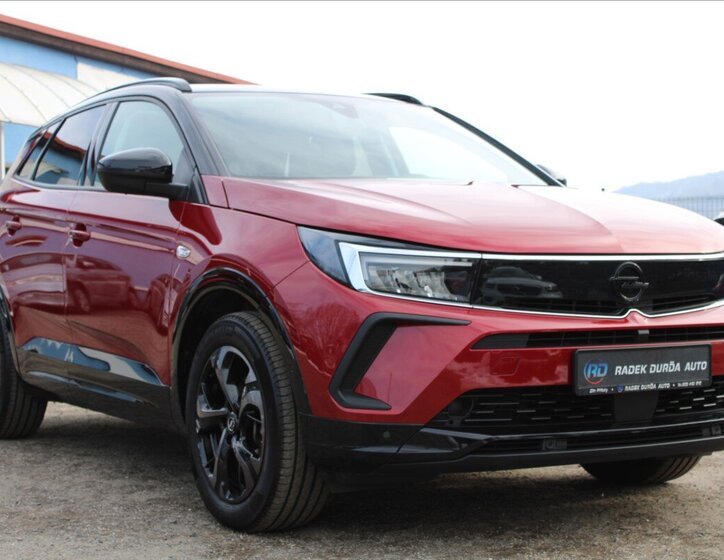 Opel Grandland SUV 1,2 l 96 kw