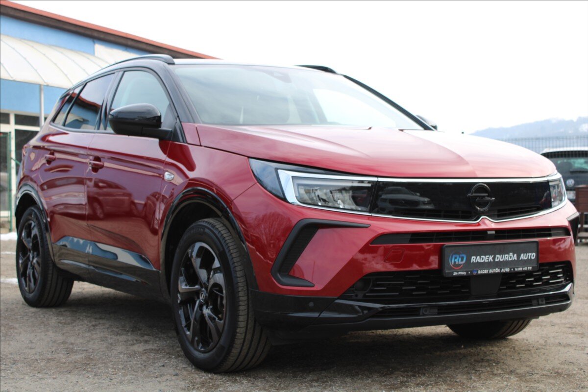 Opel Grandland SUV 1,2 l 96 kw