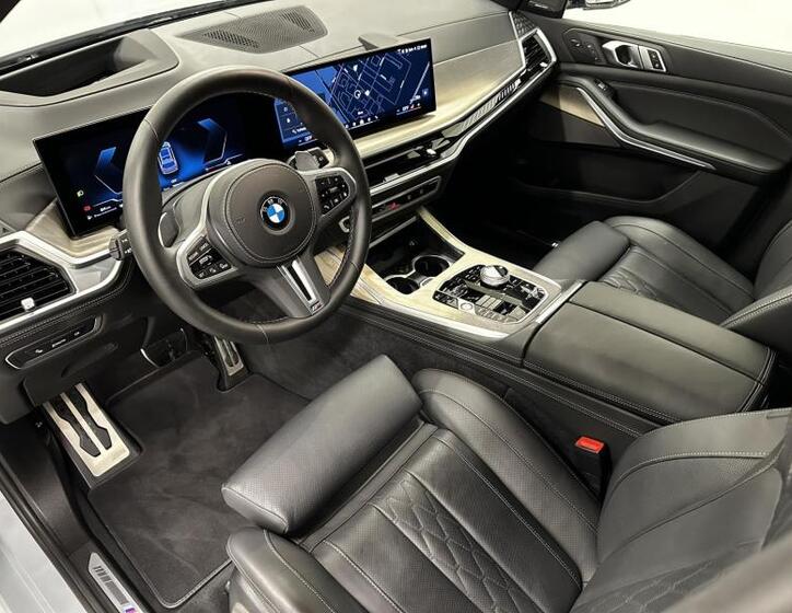 BMW X7 SUV 4,4 l 390 kw