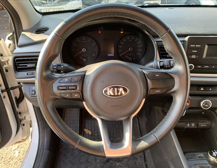 KIA Rio 10