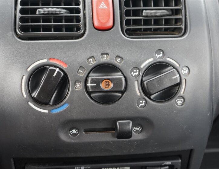 Opel Agila Hatchback 998,0 44 kw